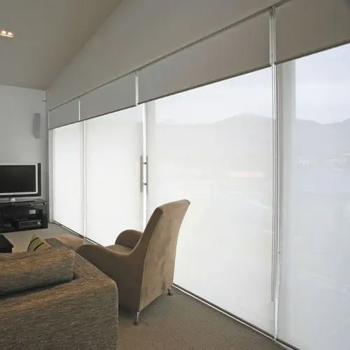 ¿De qué están hechos los controles de cortinas enrollables?