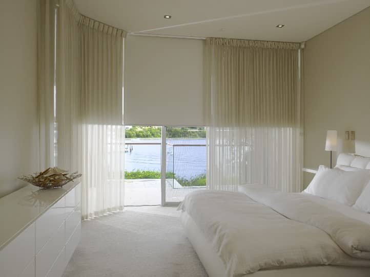 cortinas de tul y cortinas roller combinar para que se vean elegantes